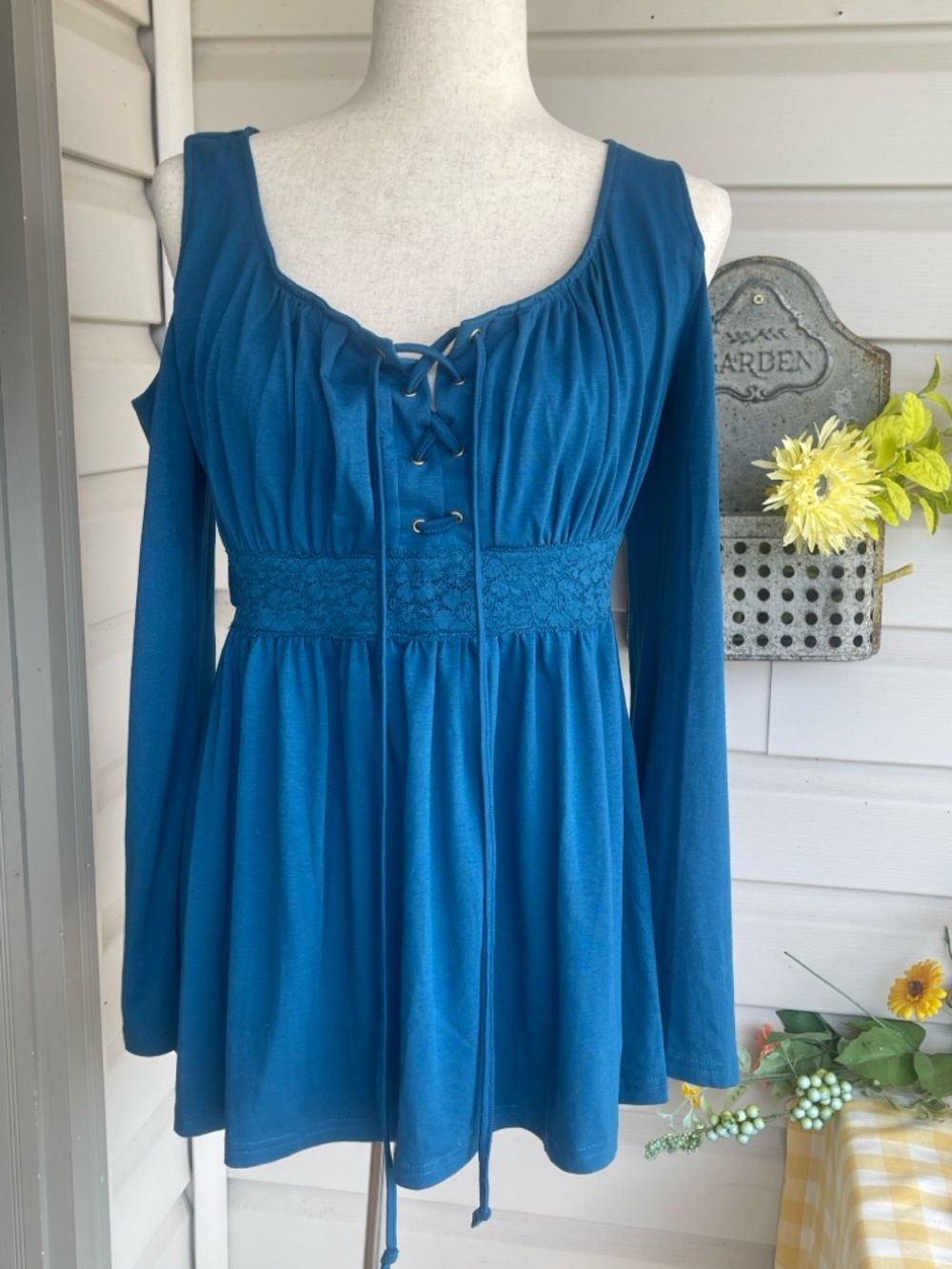 #Mooncolour Boutique Cold Shoulder Lace Up Top Tunic - Picture 4 of 10